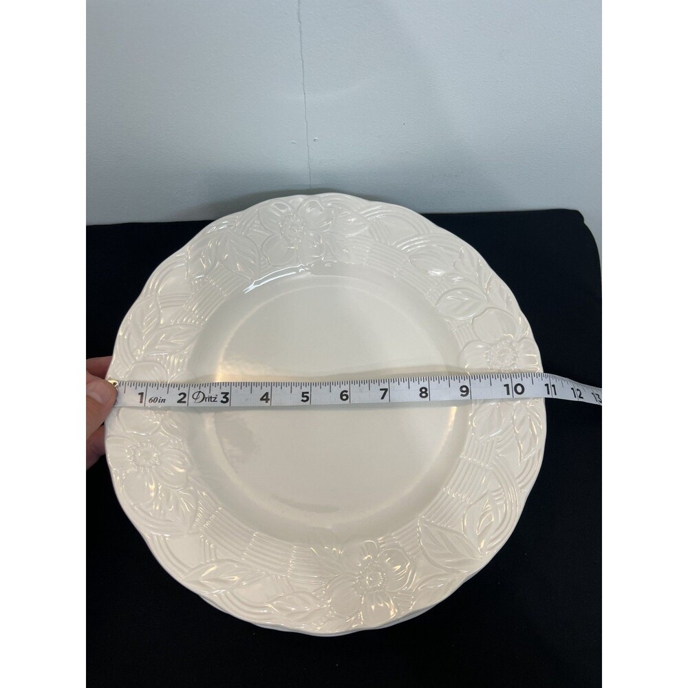 Vintage Mikasa Flower Basket White EE900 Dinner Plate (1) Embossed Rim Japan
